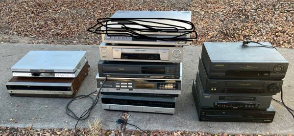 Lot of 10 VCRs (as is/for parts/repair) 1