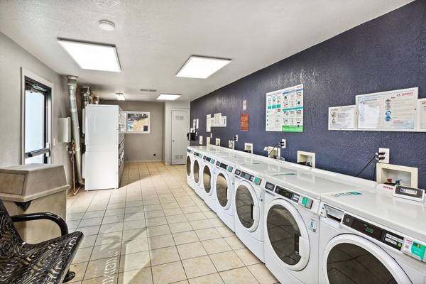 $2,205 / 2br - 759ft2 - Tour today and get 1 Month Free - Close to shops - Renovated - Gated (pittsburg / antioch)64030485675779123