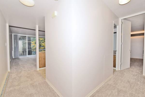 $1,399 / 1br - 600ft2 - Top Floor One Bedroom! Don't Miss Out! (Lake Oswego)63831327390083124