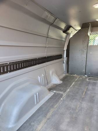 2010 Ford E350 6.0 - Photo 13