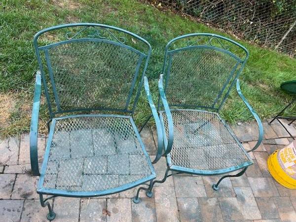Dos sillas de hierro forjado/rejilla - $65 (Vienna)63471432113153121