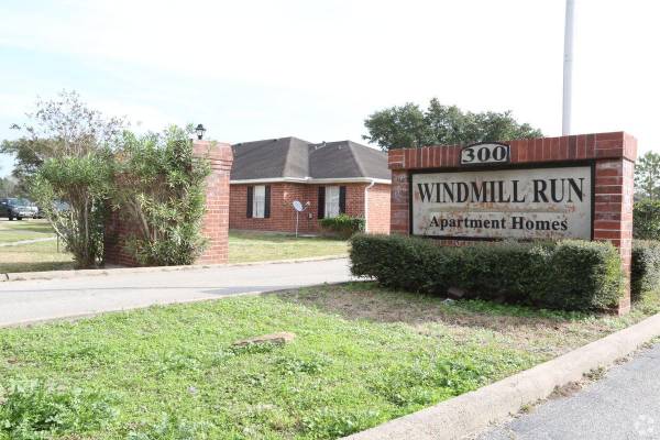 $1,250 / 4br - 1349ft2 - 4 BR Living at Its Best  Clubhouse, Pool, Nature, & More! (Sweeny)63906678729346121
