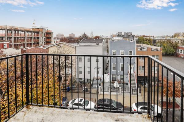 $1,460 / 3br - Avail Immediate -- Duplex apartment needs a roommate! (Bushwick)64033632504450121