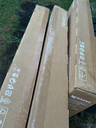 4) Samsung QM50B commerial  display monitors 1