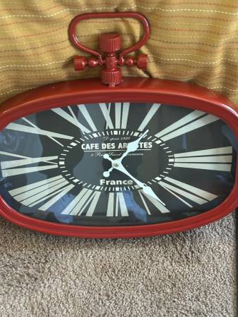Vintage Cafe Des Artistes Wall clock 1