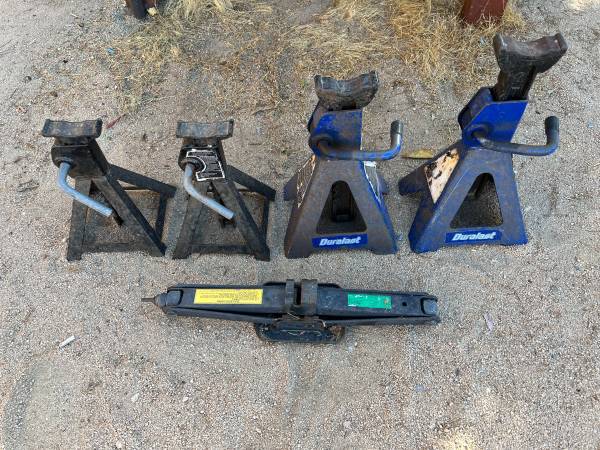 4 Jack Stands 1