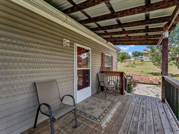 $175,000 / 2br - 960ft2 - Affordable Mountain-View Home on 1.14 Acres with Hot Tub & Garage (New Market)63095120560769123