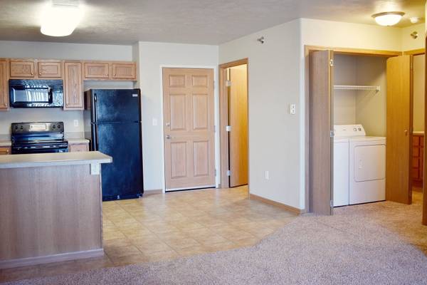 $1,120 / 2br - 980ft2 - In-Unit Laundry, Free Wi-Fi, Garage Included (2820 5th Street Northwest, Minot, ND)63696850159875120