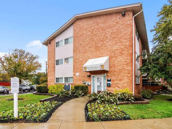 $1,825 / 3br - Smoke Free, Renovated Units, Dishwasher (2100 Parkland Square, District Heights, MD)63779126824449122