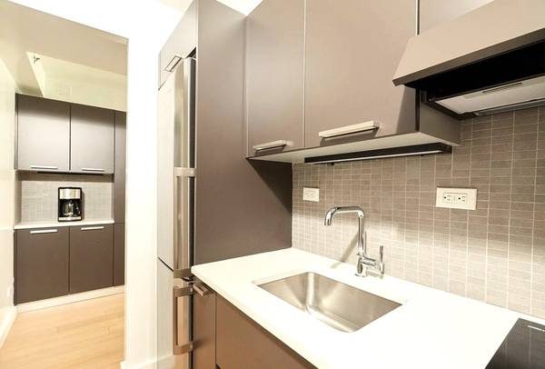$4,125 / 1br - Affordable Luxury Near Grand Central  Doorman bldg (Murray Hill)63788622709763121