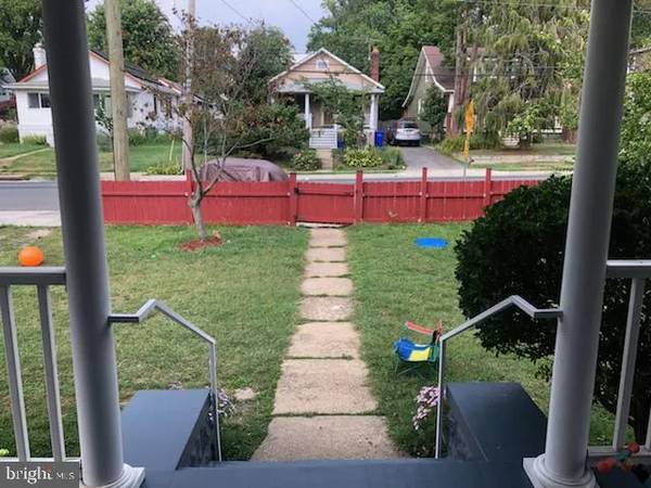 $3250.00 / 4br - 2200ft2 - Charming and spacious bungalow perfectly located in the heart of downt63896039188098121