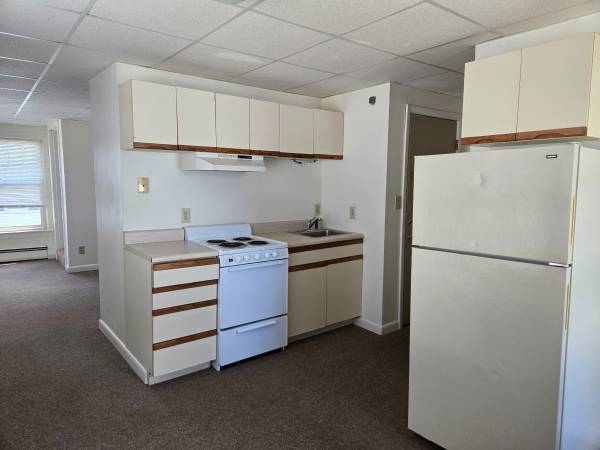 $1,600 / 1br - 1 bedroom heat&hot inc (Rochester/Gonic)63656178491011121