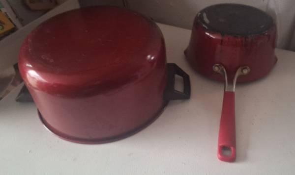 Ambas ollas de cocina por $10 en total - $10 (Cedar Rapids)63435710537217121