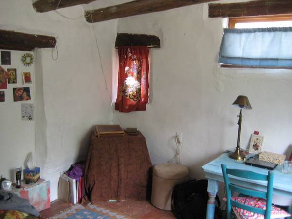 $580 / 1br - 144ft2 - $580   ARTISTIC HAVEN   1 bedrm + shared guest rm (LA CIENEGA)63806019854979120