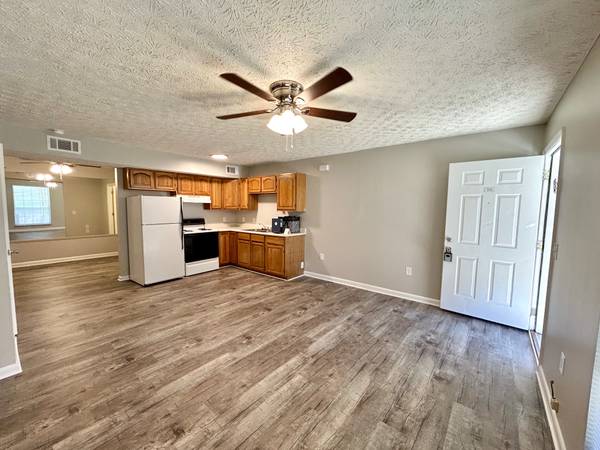 $1,048 / 480ft2 - Studio – All-In-One Living @ Lakeland Hills – Ready Nov 7! (Jefferson City)63815667127809121