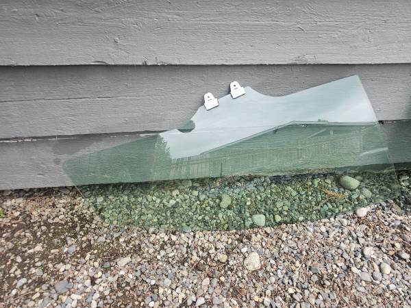 Mazda CX9 Front Right Side passenger window fits 2007-2015 - $40 (Renton Highlands)63471422224129120