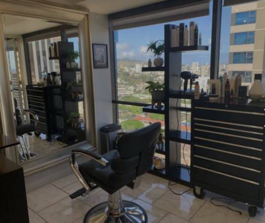 $800 / 400ft2 - Salon stylist chair rental (Downtown honolulu)63939665094018121
