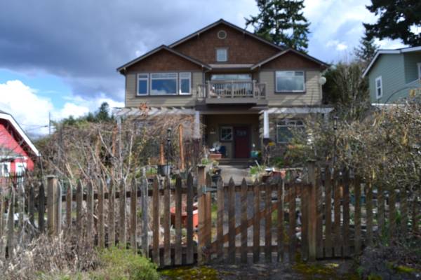 $850 / 1br - 300ft2 - Room for rent in nice, big Sehome Hill home (Bellingham)63509570649219128