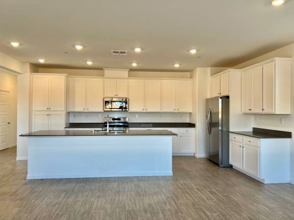 $850 Room For Rent In A New House (Sacramento / Elk Grove)64043837708674123