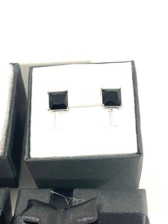 Anillo de plata esterlina completamente nuevo con piedras de ónice negro y aretes a juego - $40 (Vacaville)63471043273091124