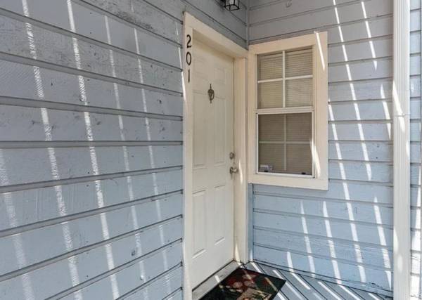 $1,200 / 1br - 750ft2 - 1br/1ba Townhouse near UT available until summer of 26 (Austin)63922560378754122