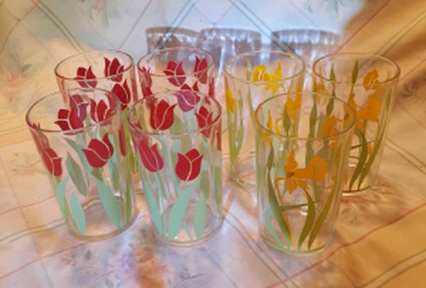 7 Vintage Small RED and YELLOW Flower Glasses 1
