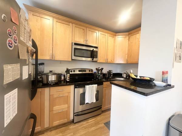 $3,600 / 2br - Central Square 2 Bed/1 Bath | Magazine St (Central Square)64294653227778122