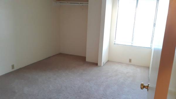 $3,000 / 3br - 1280ft2 - 2 story Condo 3 spacious bedroom/1.5 bath. Section 8. Condo for rent (MIRA MESA)63865481827073124