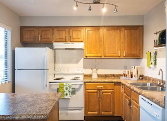 $1,755 / 3br - 1444ft2 - Amplios departamentos de 1, 2 y 3 habitaciones | Admitimos mascotas | ¡Llama para ofertas especiales! (14230 North 19th Avenue, Phoenix, AZ)64024822544513120