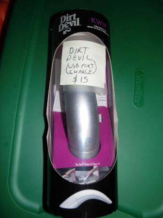 Dirt Devil Computer Keyboard Vacuum --New in Box-Half Price-- 1