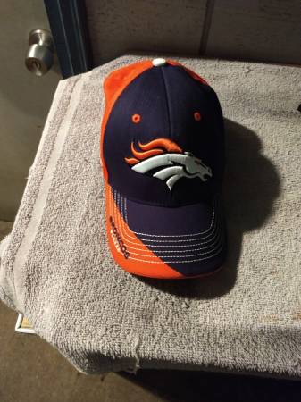 BRONCOS baseball cap & lanyard 1