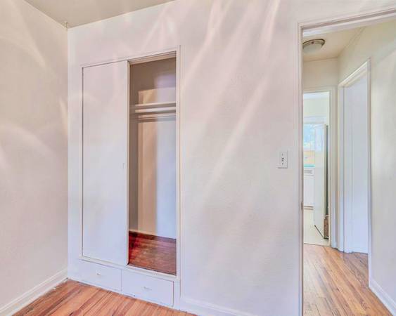 $1,350 / 1br - SPECIAL - $300 OFF + Near 6 Grocery Stores, 3+ Theaters & More (Hawthorne District)63870109341441122