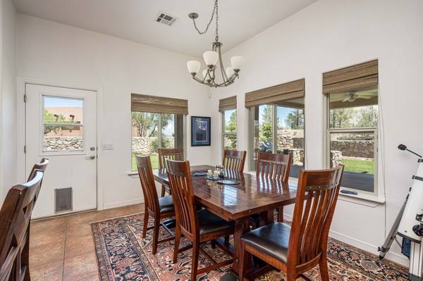$449,500 / 3br - 2090ft2 - 3 Dormitorios 3 Baños + Oficina Patio Orientado al Este!! Llame a Ron Bruder!! (Las Cruces NM)63687913010433122
