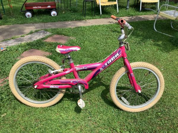 TREK MYSTIC 20” lil girls bike 1