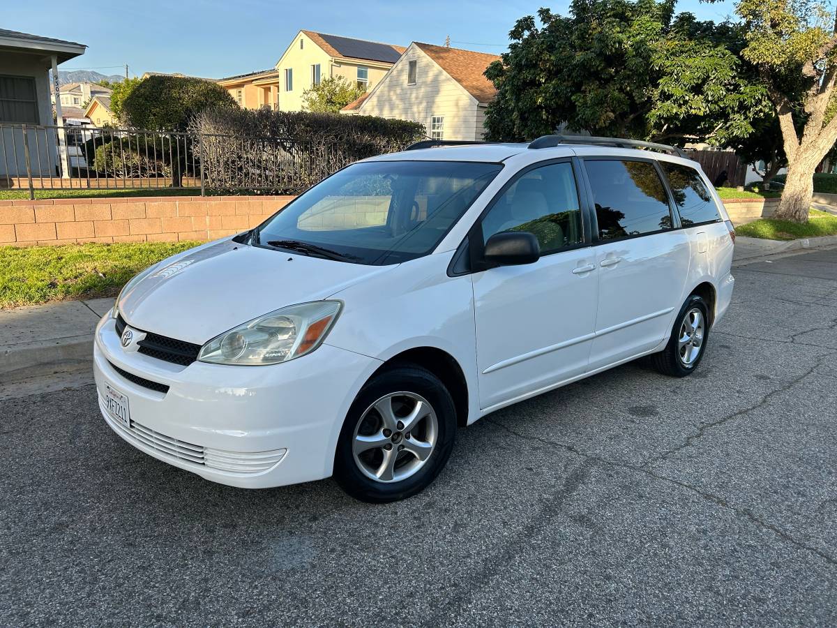 2005 Toyota Sienna LE