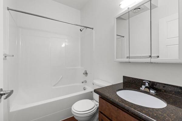 $2,110 / 3br - 1286ft2 - ONE MONTH FREE WITH A 12-MONTH LEASE!! (3003 Queensgate Drive)63862923421697124