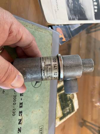 Mercedes W126 VDO Idle Control Valve 1