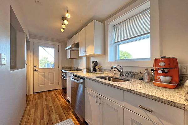 $3,000 / 3br - ONE MONTH FREE! Modern Three Bed in Downtown Beverly63699353572353120