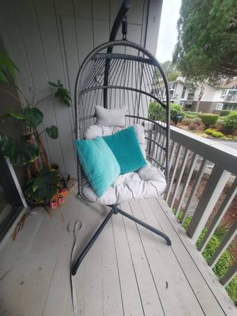 Bamboo Swing Chair W Aluminum Base 1