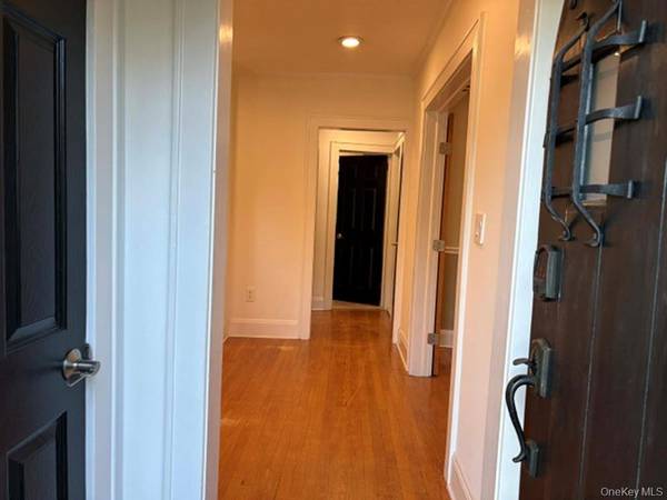 $3,850 / 2br - 1200ft2 - 2 bed 2 bath with an attic + finished basement (White Plains)63874851099649124