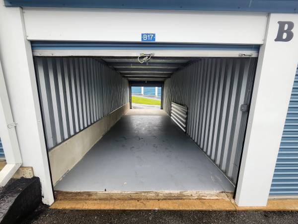 10x30 Storage space. 1