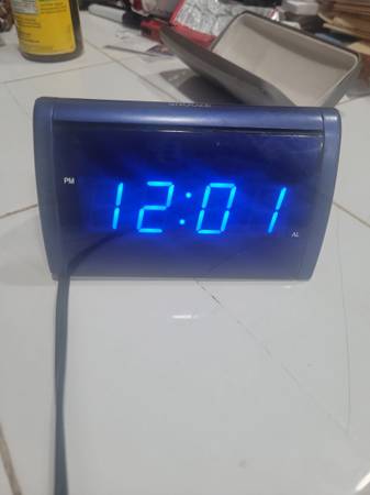 Mainstays Clock Radio 1