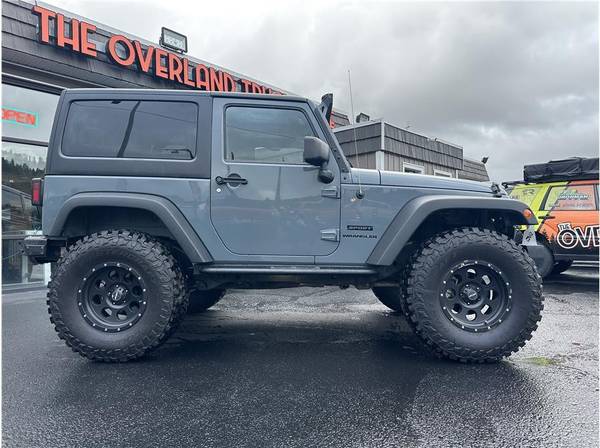 2015 Jeep Wrangler 4x4 4WD elevado, 37 pulgadas, paragolpes metálico, barra de luces, ReGea - $23,977 (The Overland Truck Store)63470763198083123
