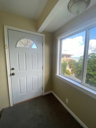 $3,200 / 3br - Unidad disponible de 3 dormitorios/2 baños en Lihikai Drive (Kaneohe)63686726568065124