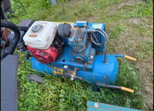 gas powered air compressor 1