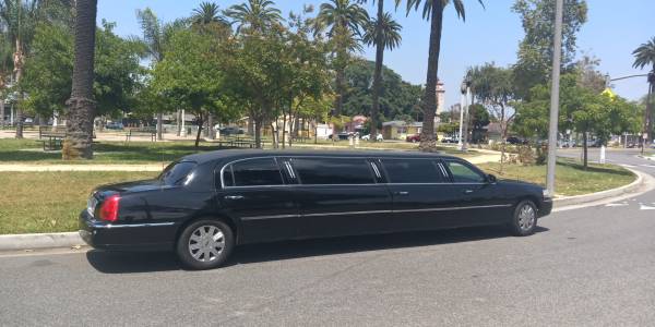 2005 Lincoln Town Car 120 limusina por Federal - $5,995 (San Diego)63440946791939122