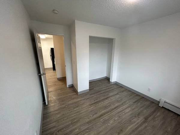 $1,390 / 2br - 900ft2 - Laundry Facilities, Refrigerator, Off Street Parking (303 E 15th Ave, Anchorage, AK)63991793734531122