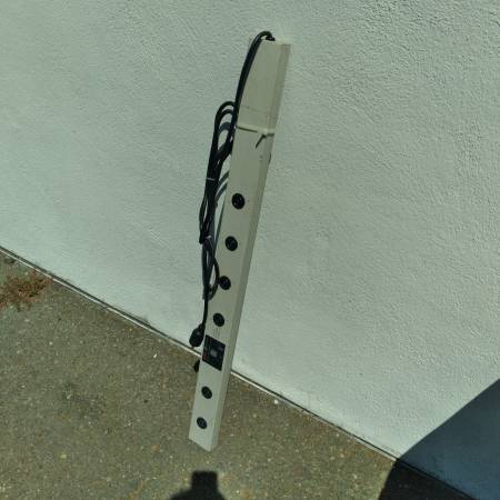 APC METERED POWER STRIP TWIST LOCK PLUGS DISTRIBUTION UNIT AP7622 almo 1