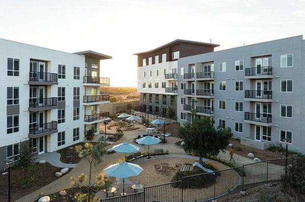 $5,718 / 3br - 1495ft2 - Luxury Vinyl Plank Flooring, Full-Size Washer & Dryer, Gas Range (San Diego, Poway Unified School District, Carmel Valley)63701665207553123