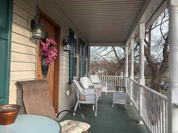 $2,250 / 4br - 2000ft2 - Colonial Farmhouse for rent (Nazareth)64010162351234123